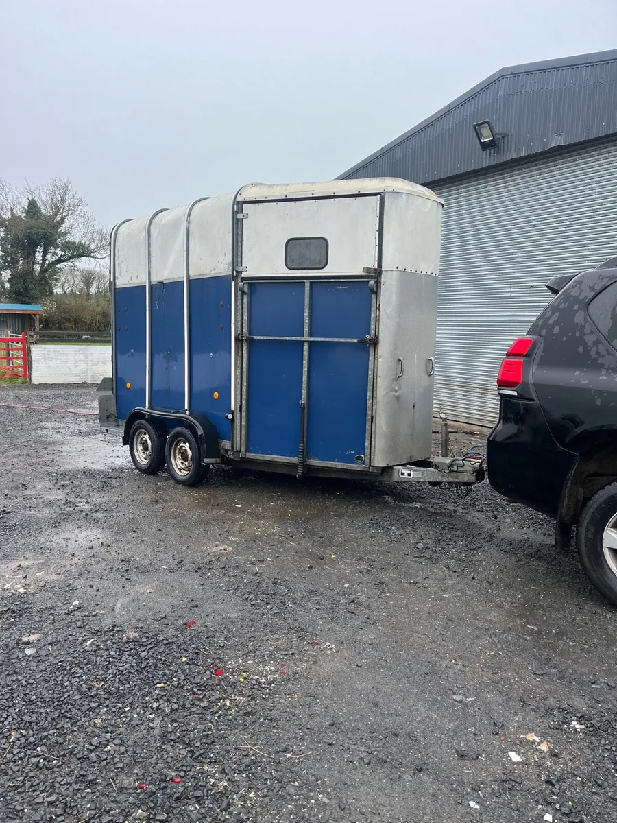 Horse box