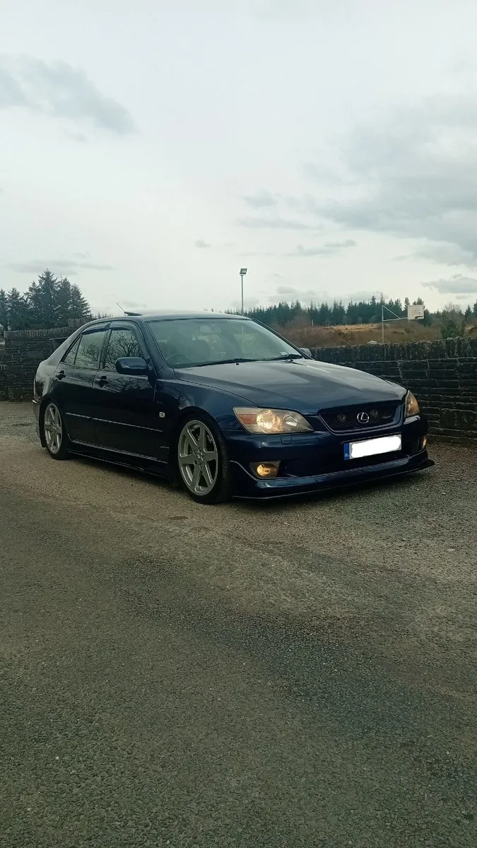 Lexus is200 - Image 2