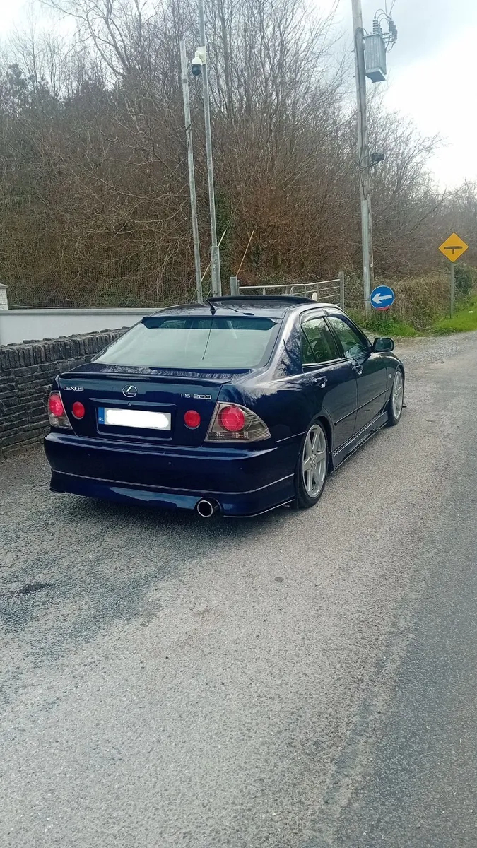 Lexus is200 - Image 4