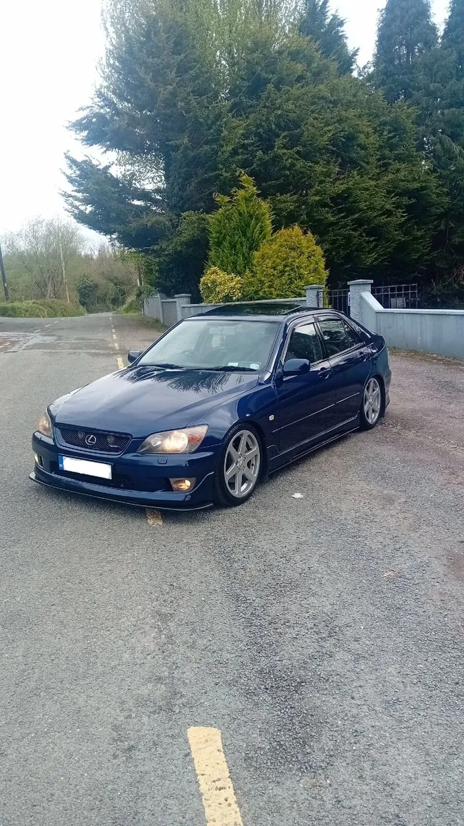 Lexus is200 - Image 1