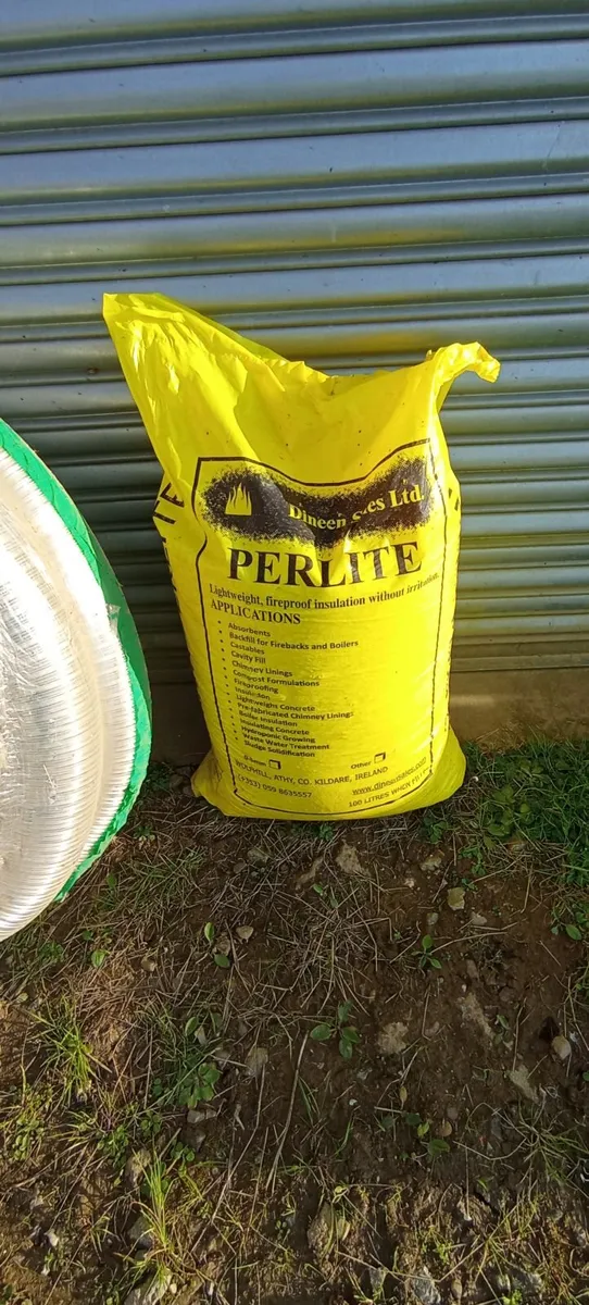 Chimney flue and vermicolite - Image 1