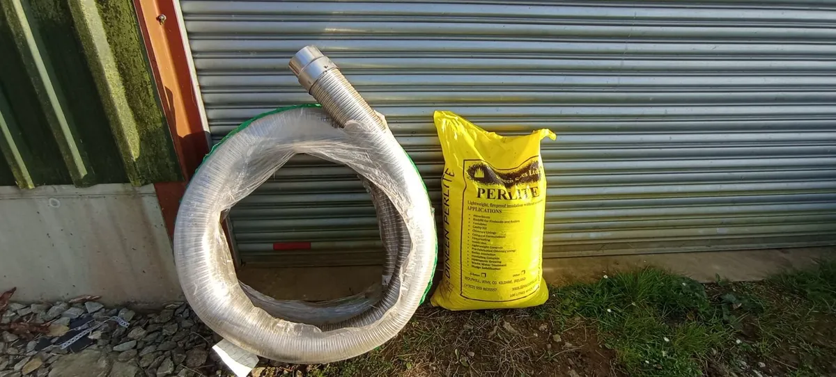 Chimney flue and vermicolite - Image 3