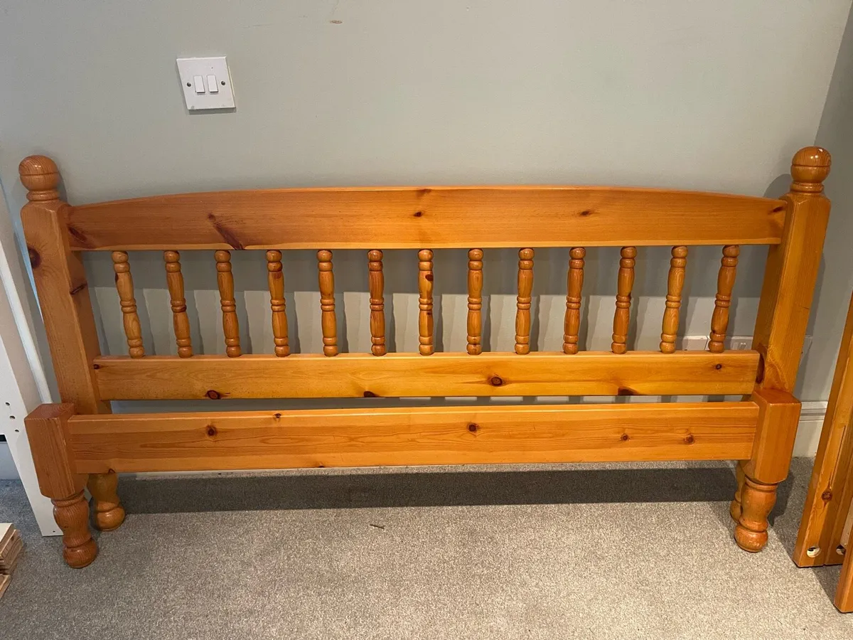 Beautiful Solid 4Ft 6” Double Wooden Bed Frame - Image 2