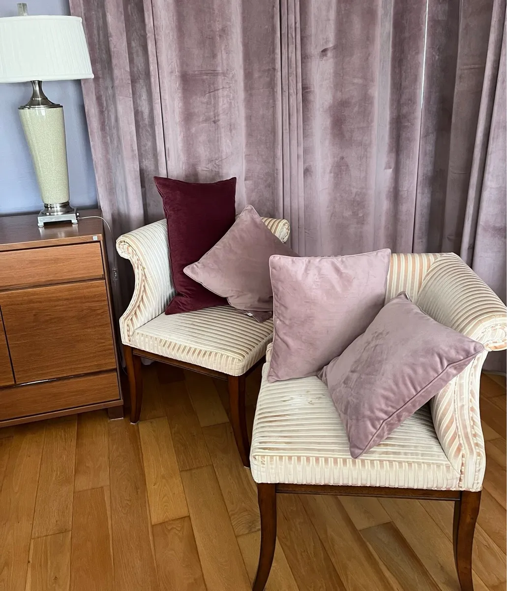 Sideboard/Coffee Table/ Corner Chairs - Image 4