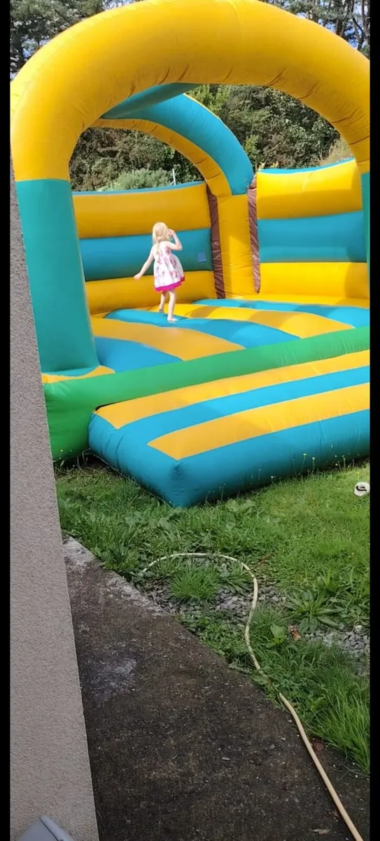 Bouncing castle - Image 2