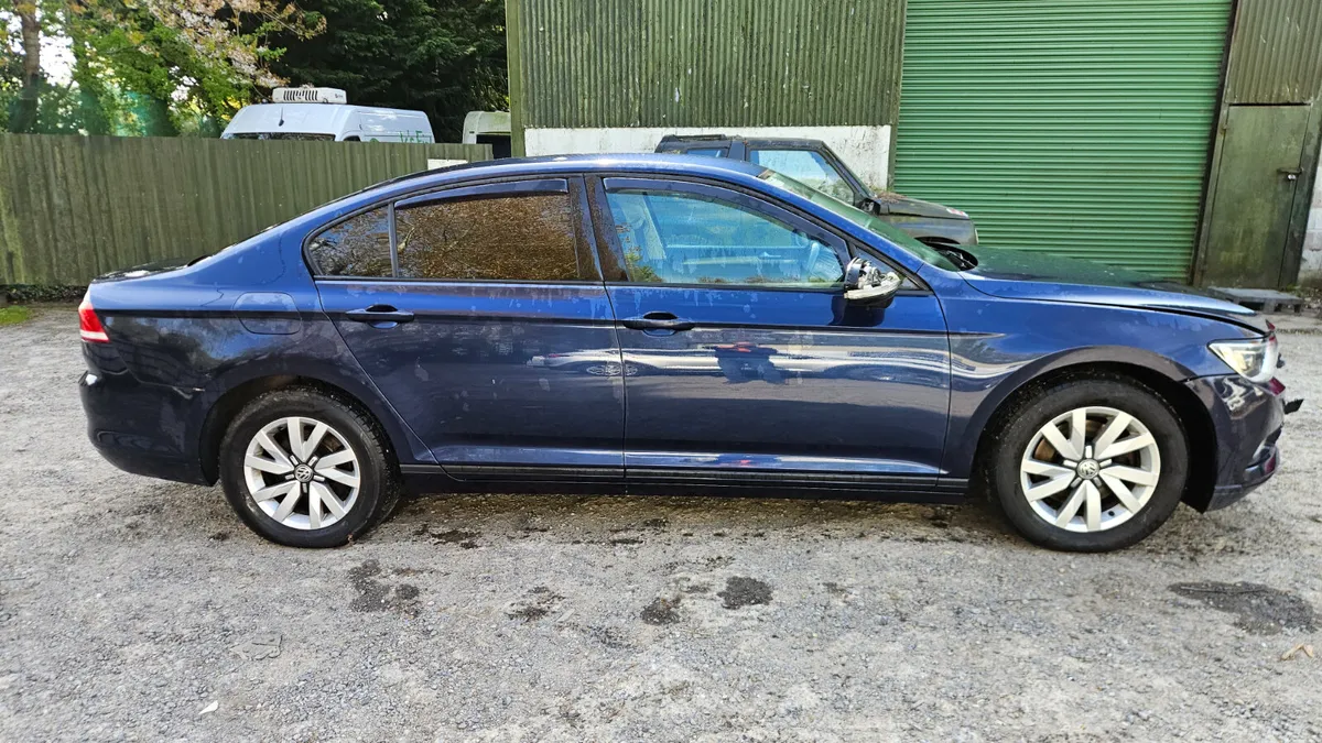 Vw Passat 2016 1.6 TDI 120HP Trendline - Image 4