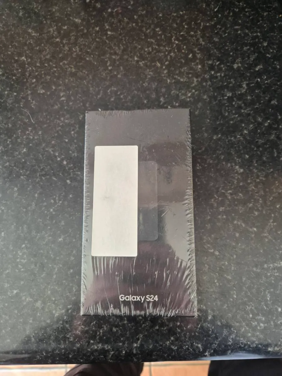 Samsung S24 - Image 1