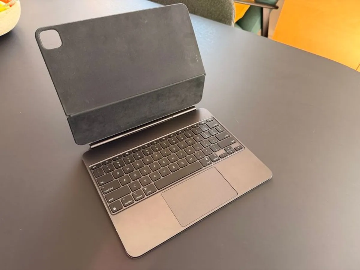Apple Magic Keyboard for 13 inch iPad Pro - Image 1