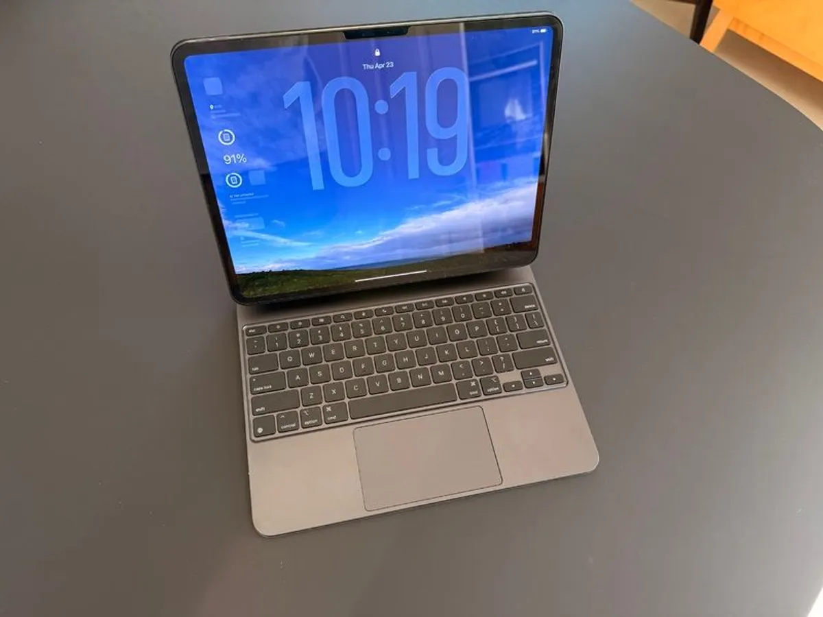 Apple Magic Keyboard for 13 inch iPad Pro - Image 4