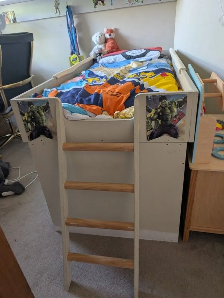 toddler bed - Image 1