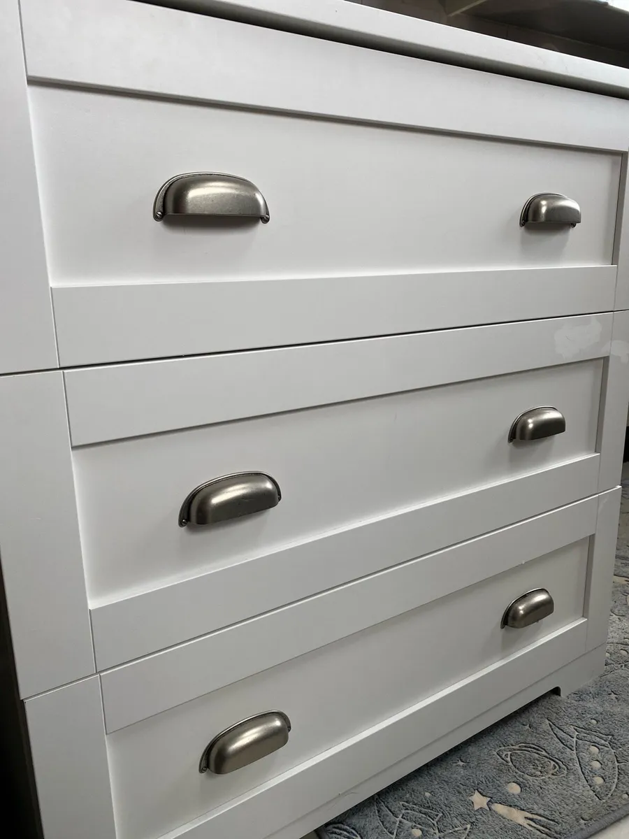 Chest of drawers - Image 1