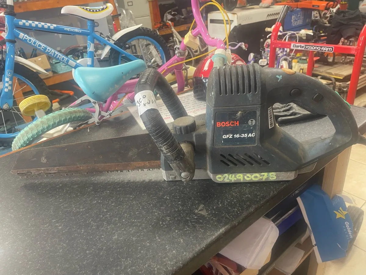 Power Hand Saw - Image 1