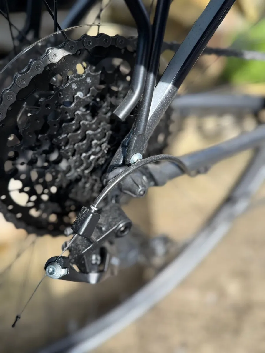 Hybrid Bike - Image 3