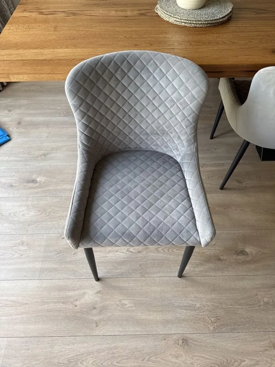 Solid wood table x4 chairs and a bench - Image 3