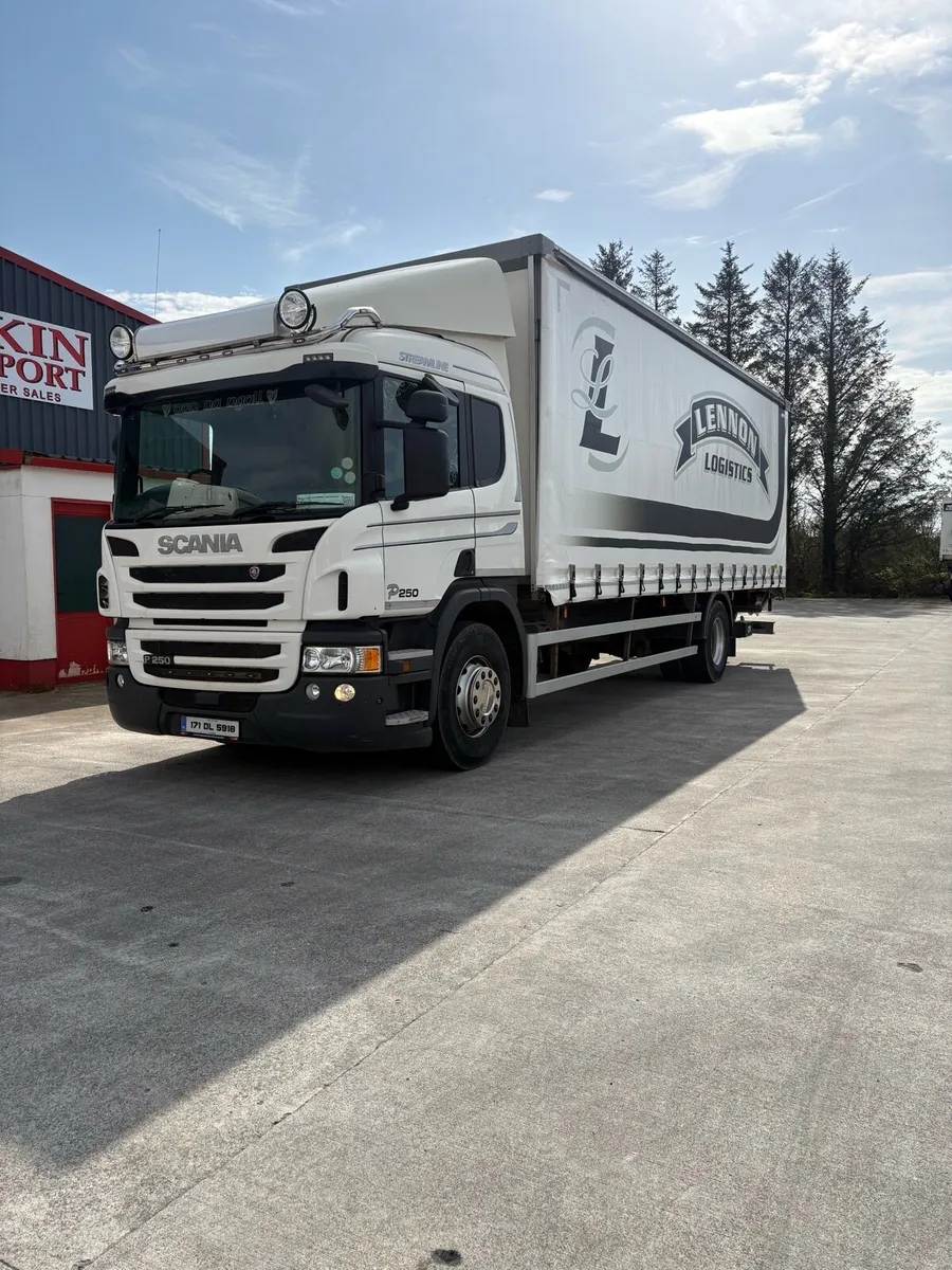 Scania P250 rigid Curtainsider taillift - Image 4