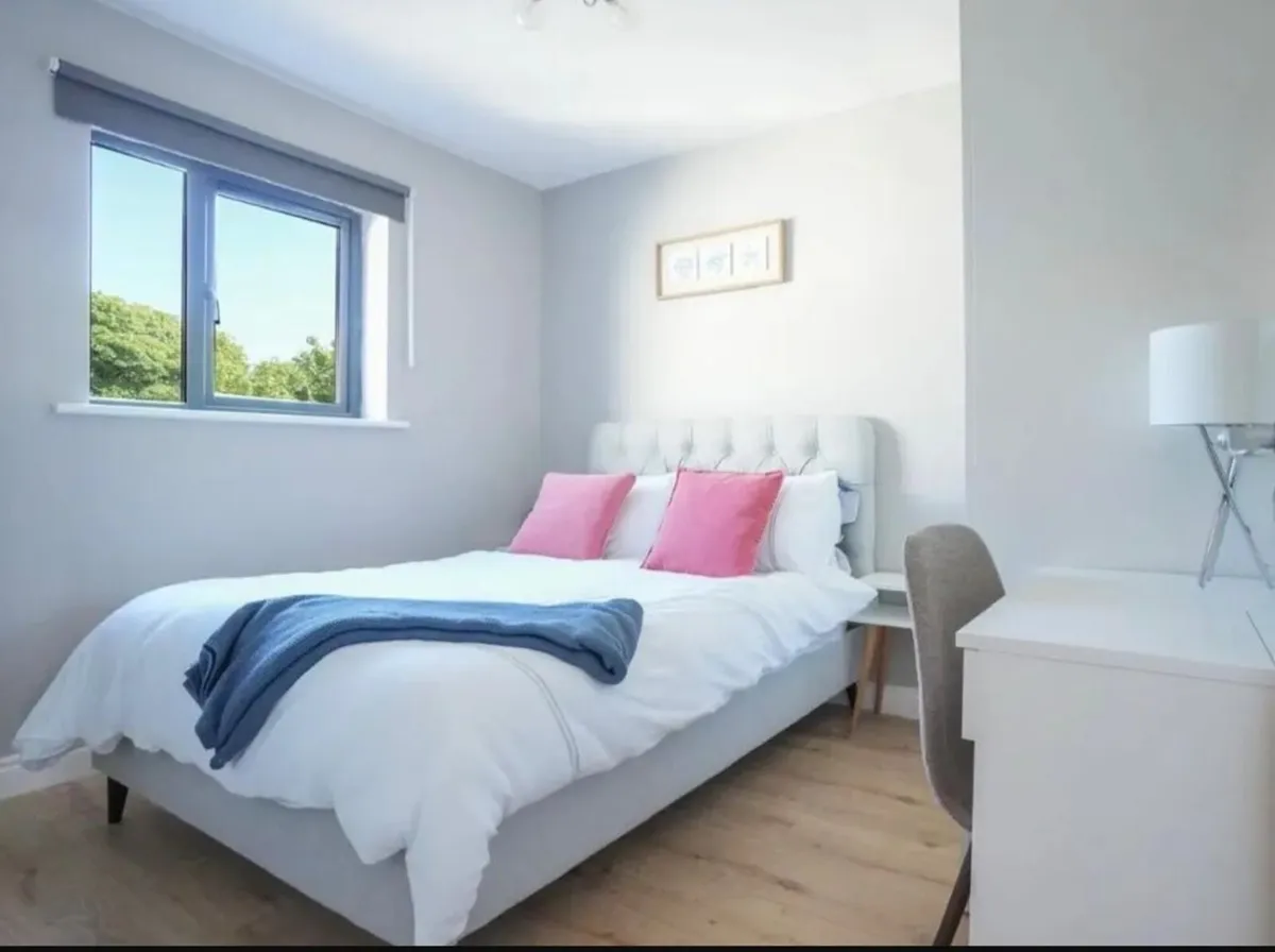 Double bed - Image 1