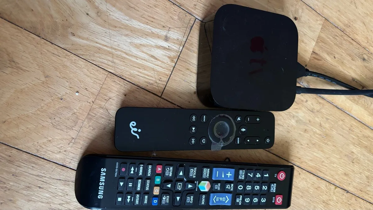 Big screen 46” Samsung TV and free Apple TV HD box - Image 4