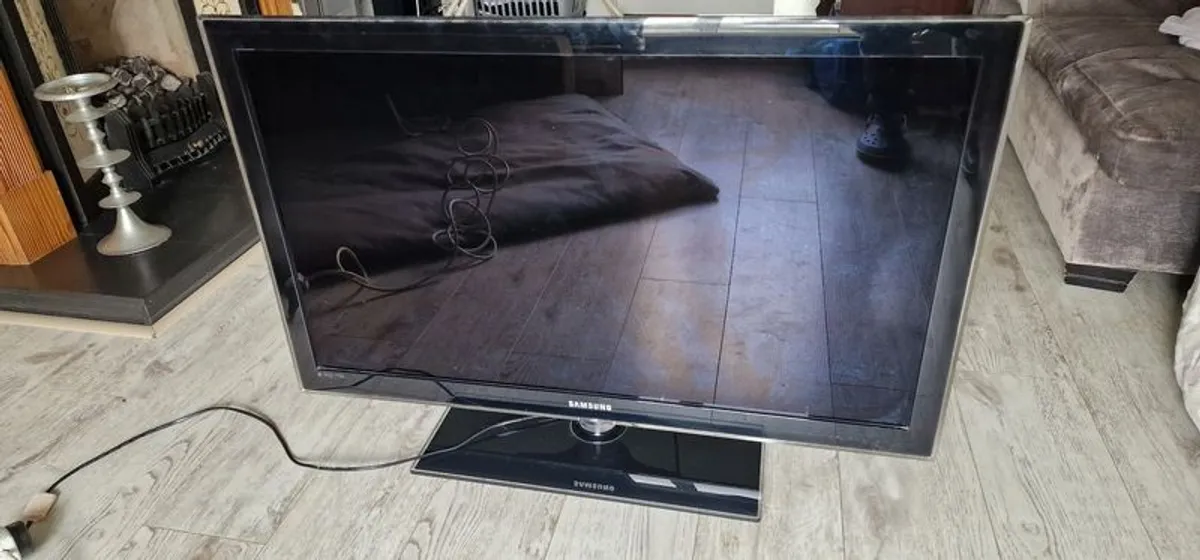 Samsung UE40C5100 5 Series - 40" LED-backlit LCD TV - Full HD - Image 3