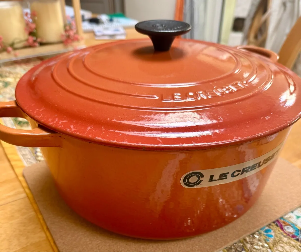 Le Creuset Cast Iron Casserole 28” Dutch Oven - Image 2