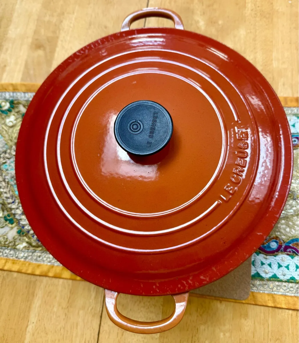 Le Creuset Cast Iron Casserole 28” Dutch Oven - Image 4