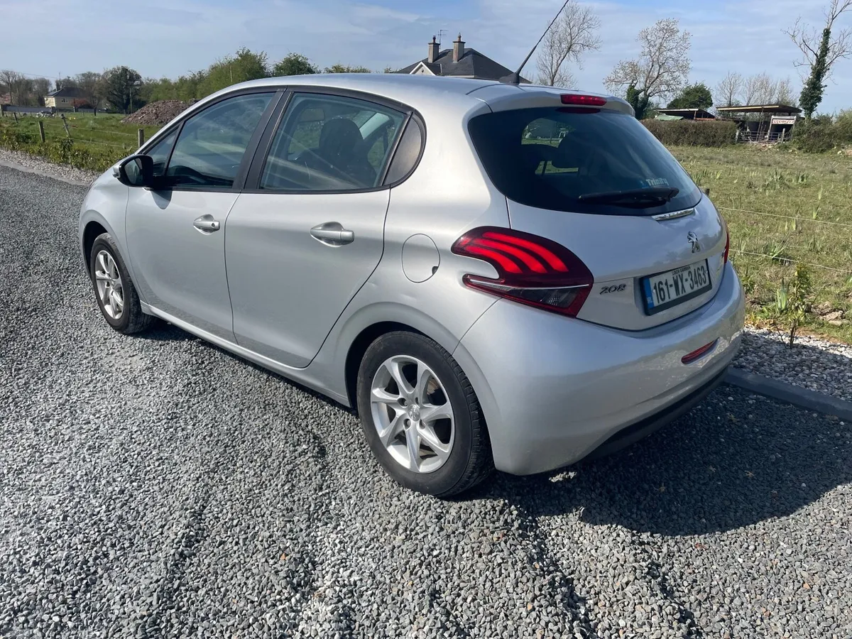 2016 Peugeot 208 1.2 petrol - Image 3
