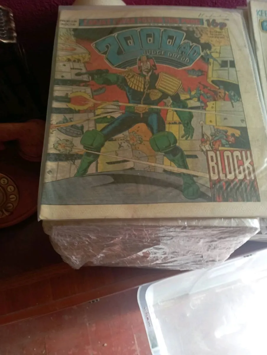 BUNDLES  OF JUDGE DREDD & VICTOR COMICS FOR SALE . - Image 3