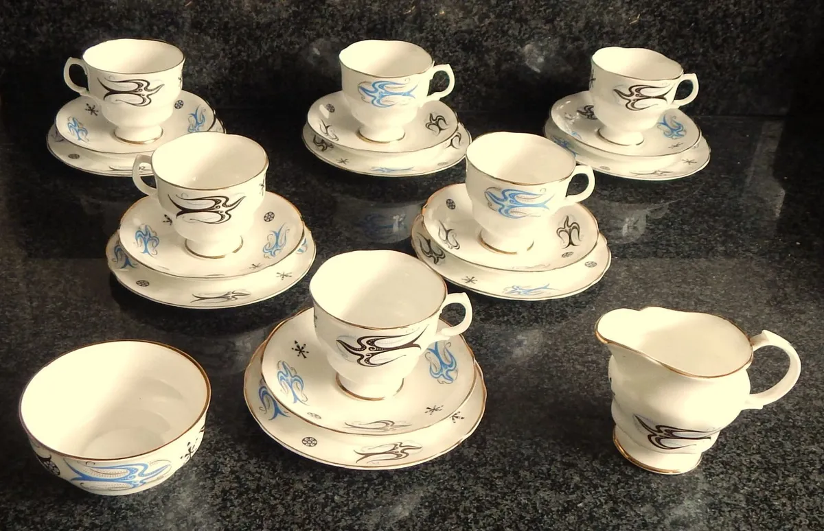 20 Pieces Vintage Arklow Pottery Tea Set - Image 1