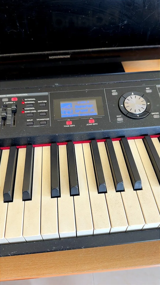 Roland Keyboard - Image 3
