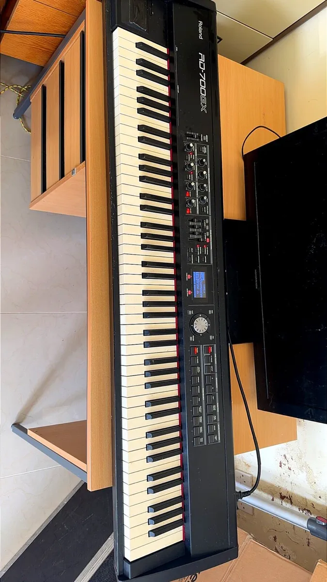 Roland Keyboard - Image 2