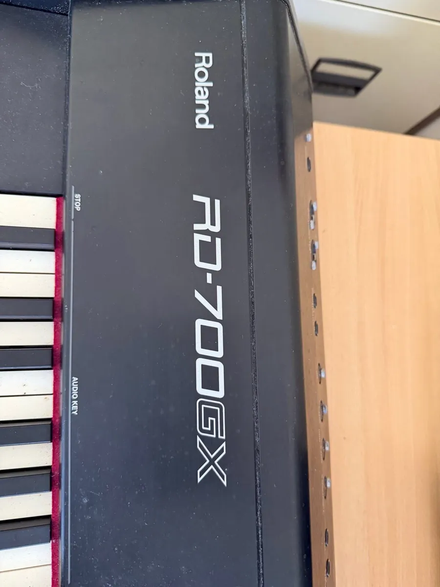 Roland Keyboard - Image 4