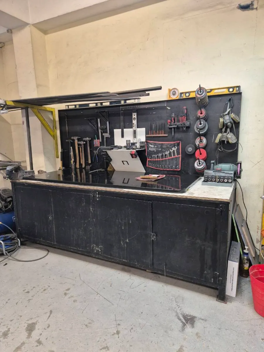 Work bench - Image 1