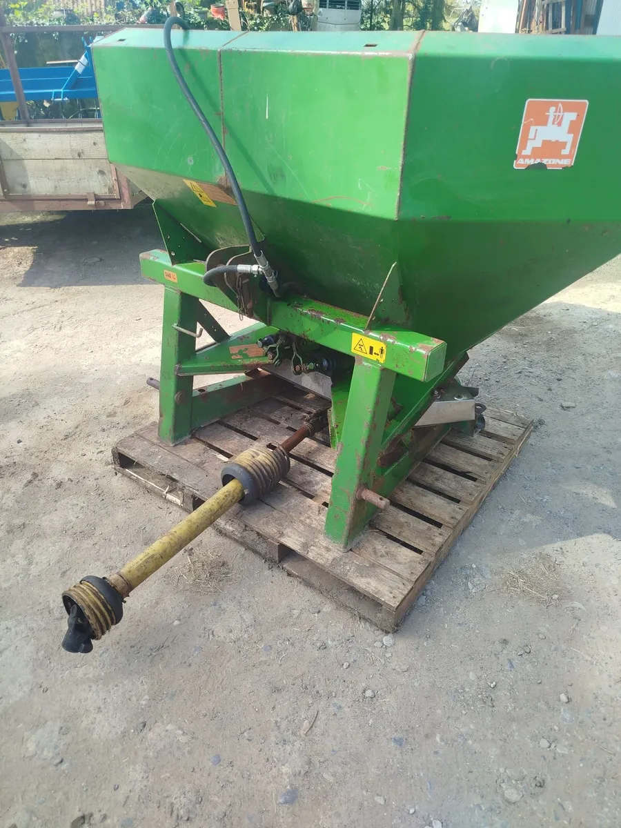 Fertiliser spreaders - Image 1