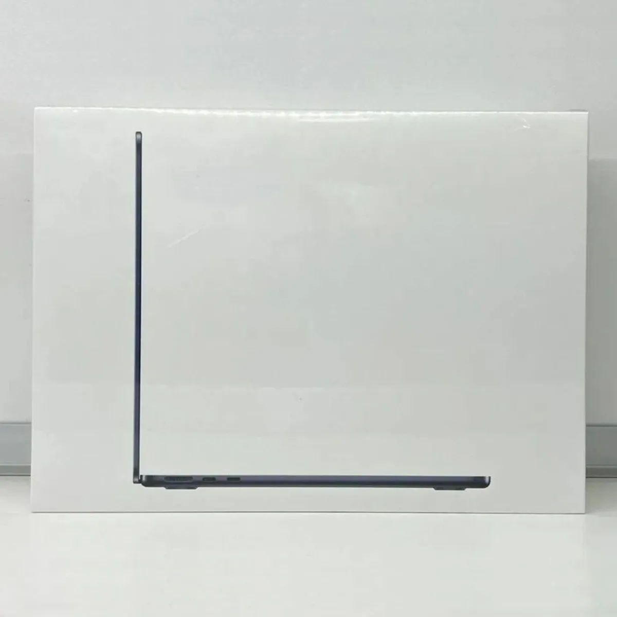 Macbook Air M4 - 16gb Ram - 256GB 13" - UK Irish M