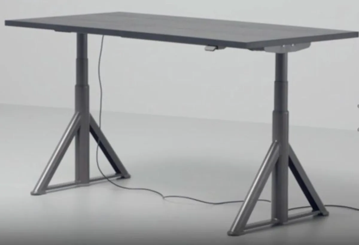 GIVEAWAY: Adjustable Electric Sit/Stand Offic Desk