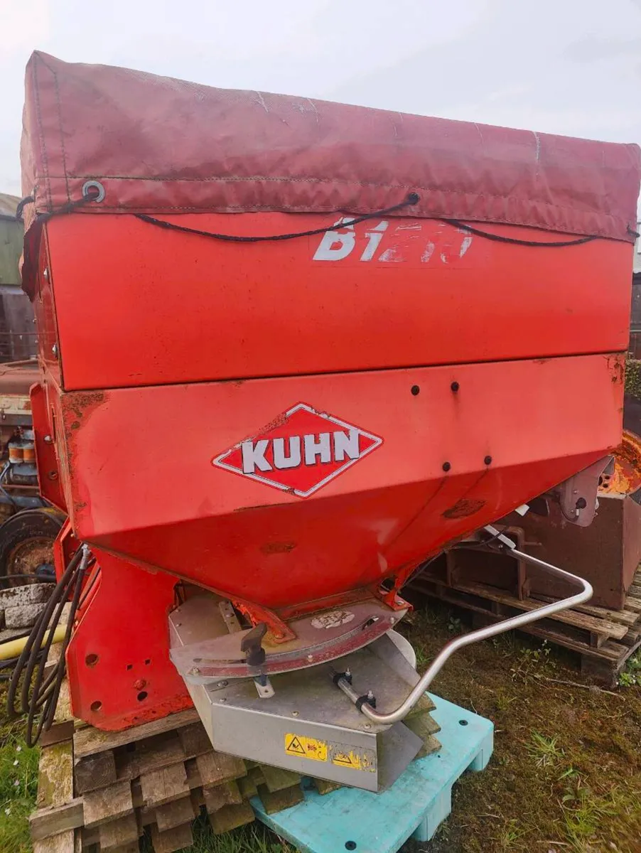 Kuhn Fertiliser Spreader - Image 3