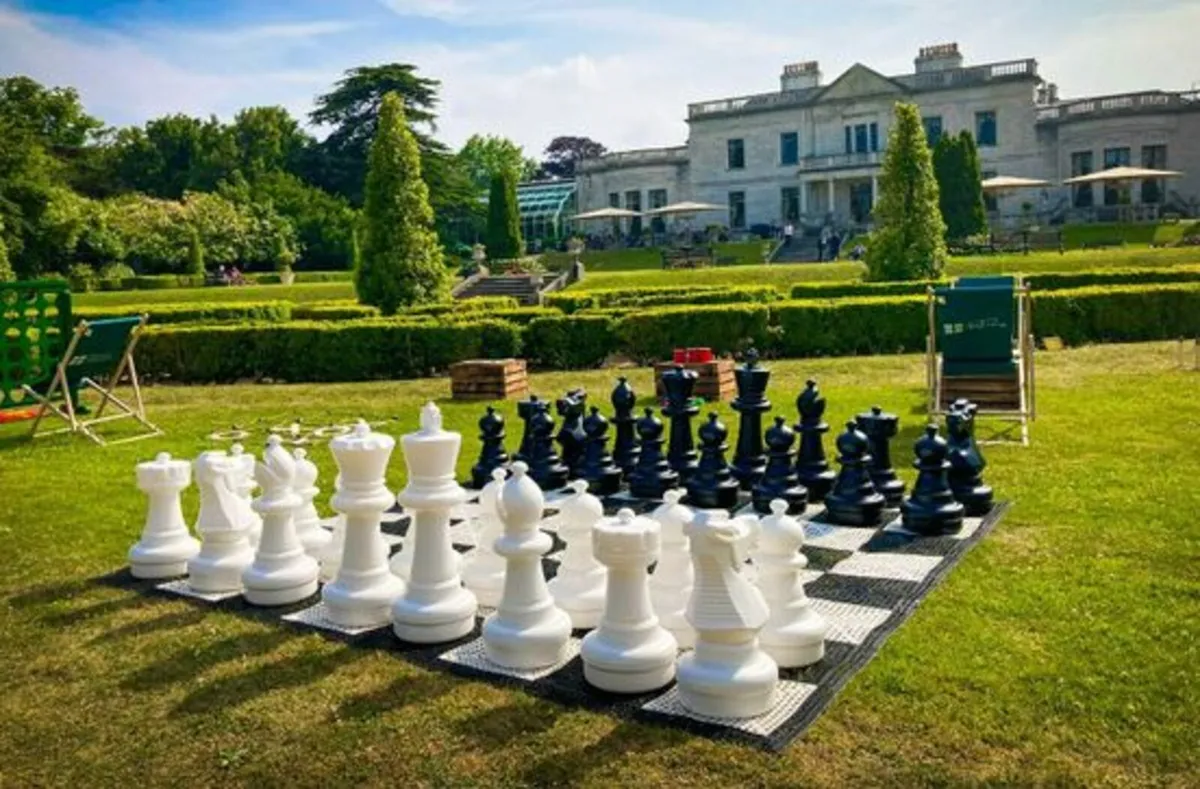 Garden furniture chess set - Image 1