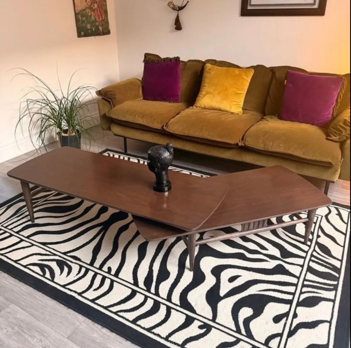 Mid Century Switchblade Extendable Coffee Table - Image 1