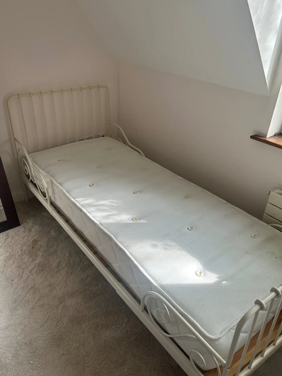 Single bed - Image 1