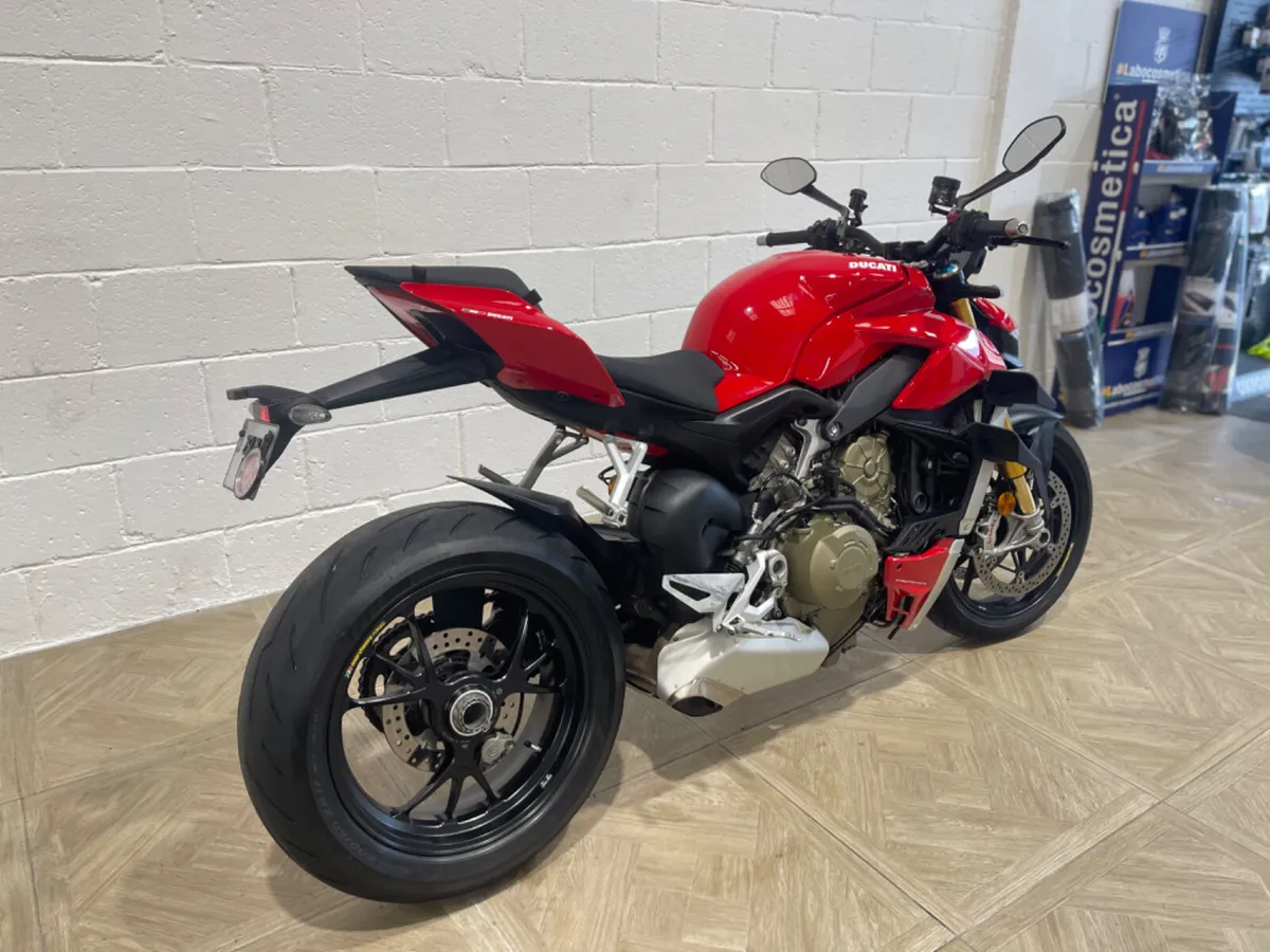 Ducati Streetfighter V4S 2025 - Image 3