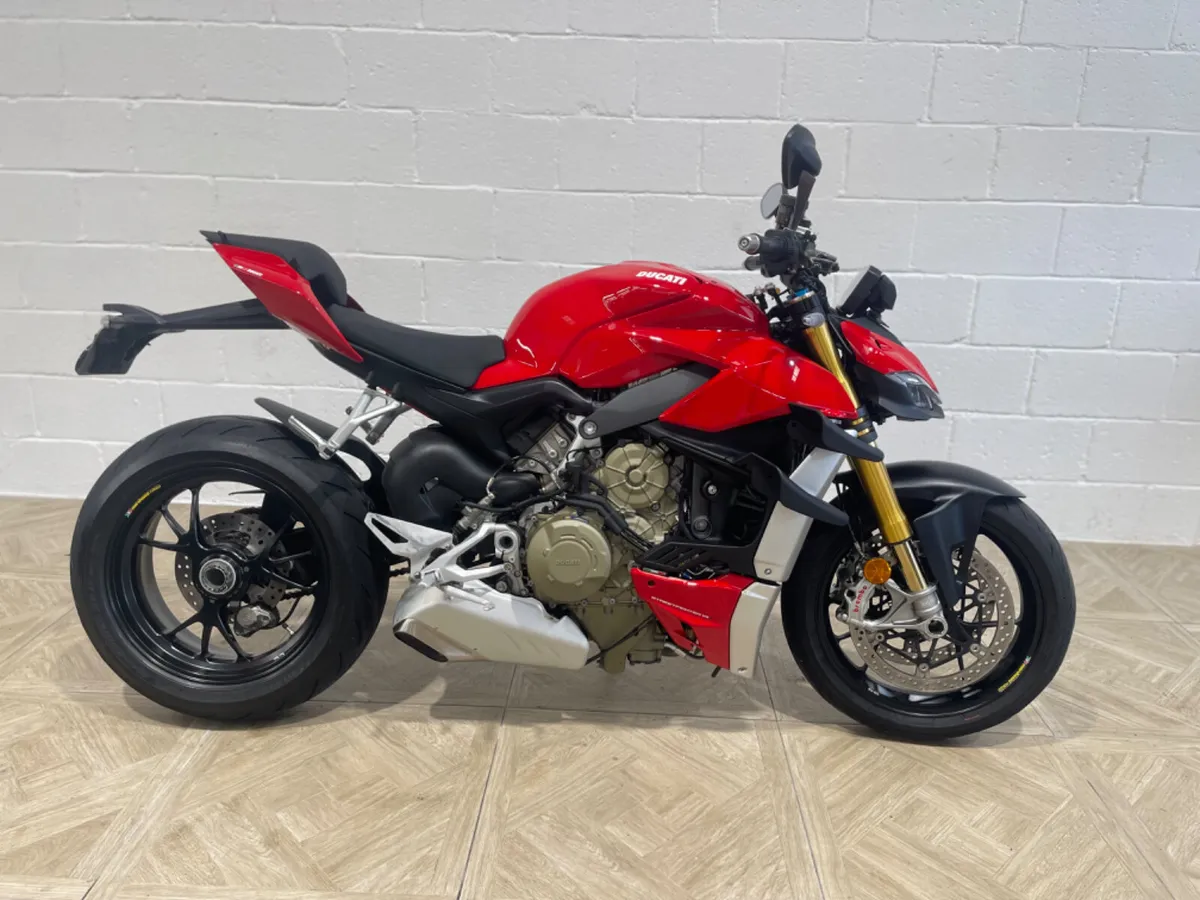 Ducati Streetfighter V4S 2025 - Image 2