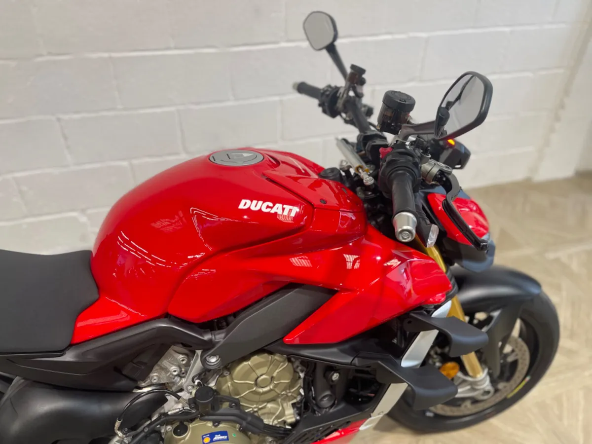 Ducati Streetfighter V4S 2025 - Image 4