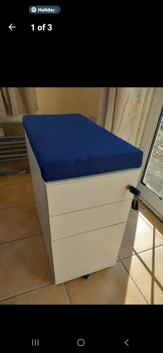 Commercial locker (Blue cushion) - Image 1