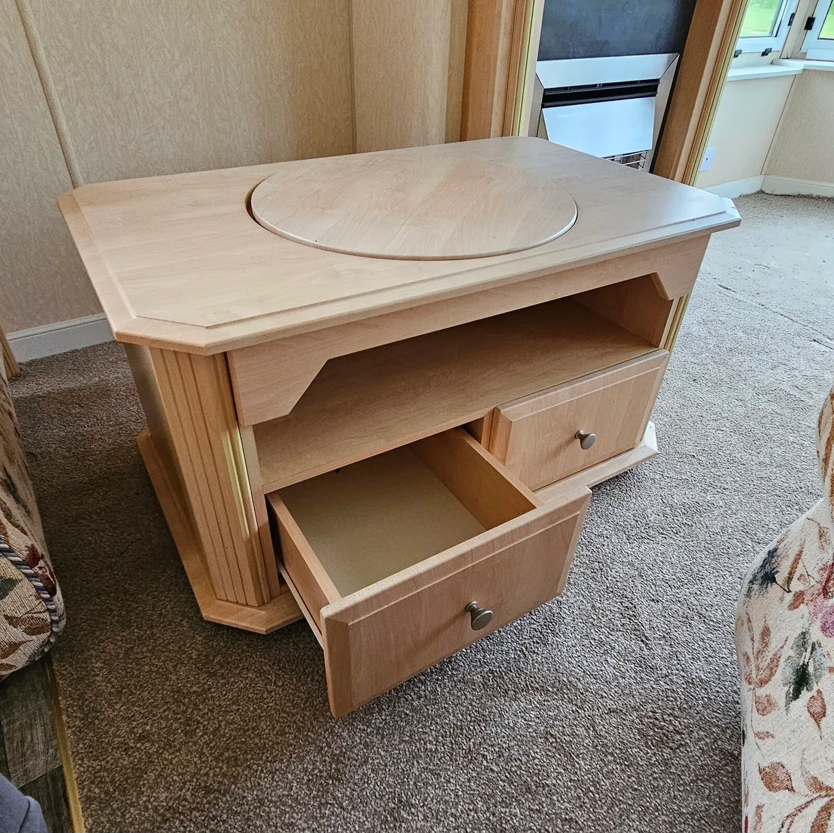 TV Unit / Cabinet - Image 2