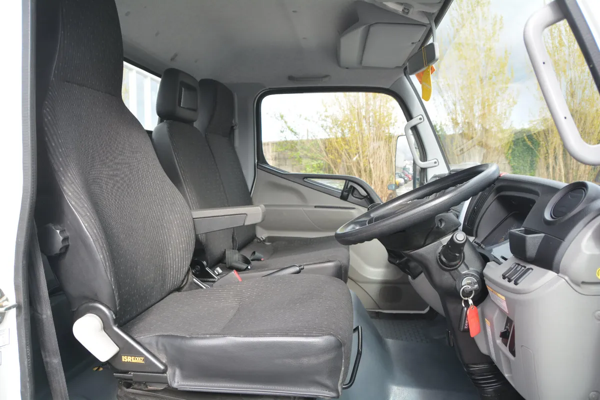 Mitsubishi Fuso CAR Licence HP - Leasing - Image 4