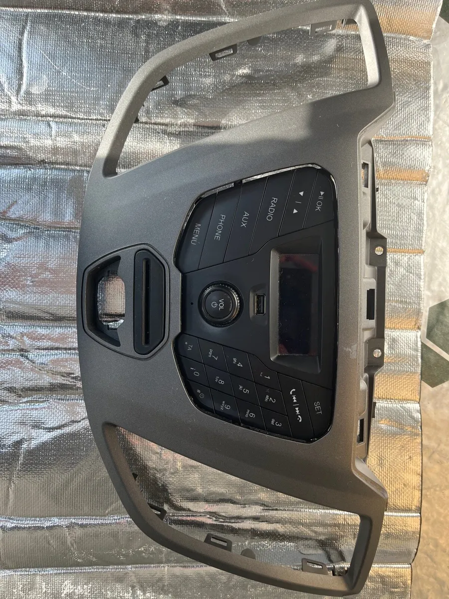 Ford transit 2016 radio and face - Image 1