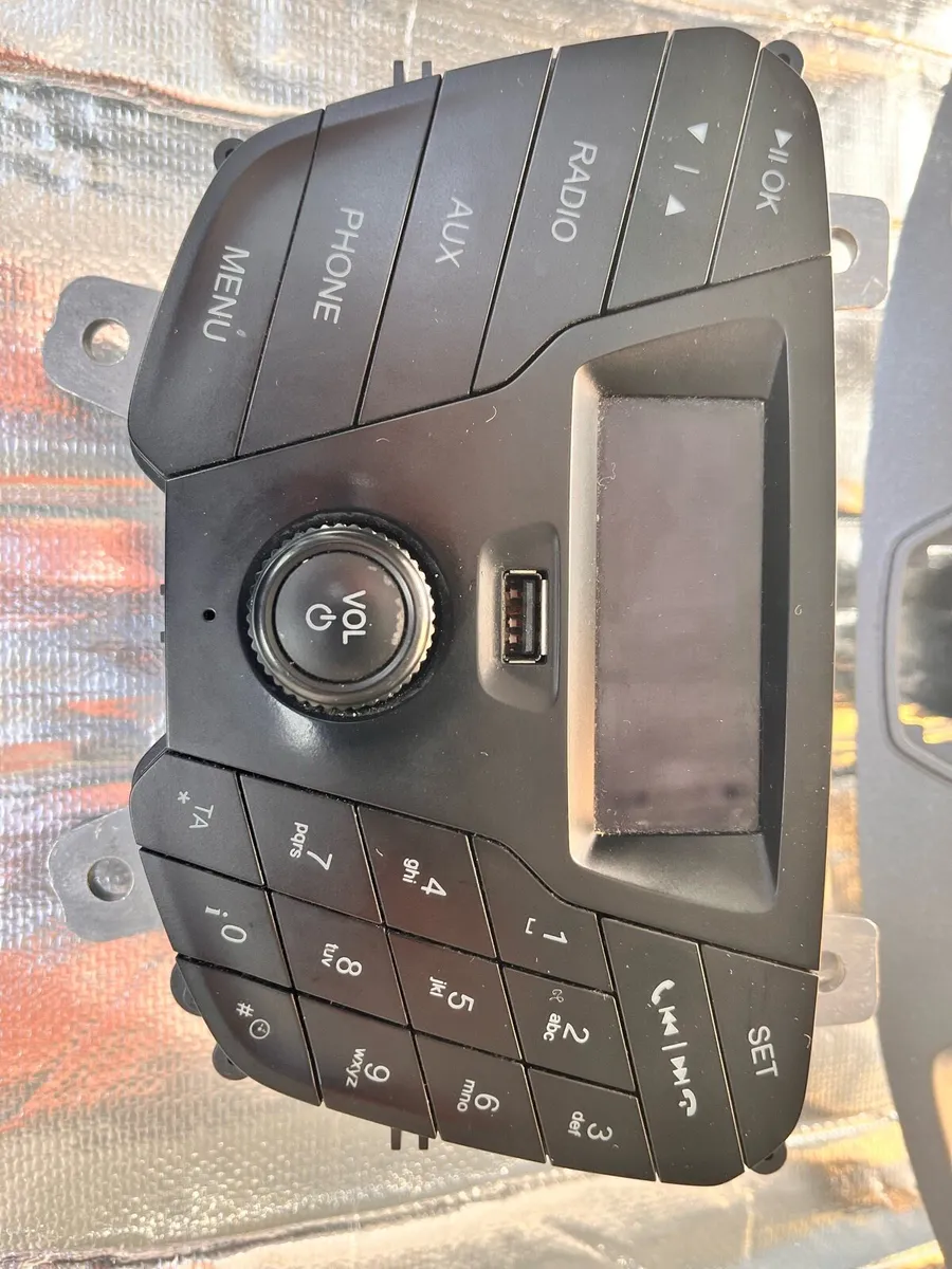Ford transit 2016 radio and face - Image 3