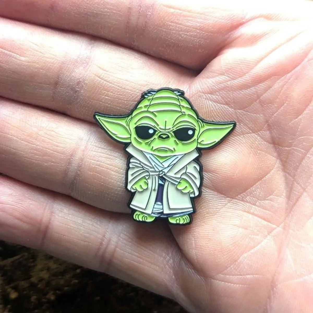 [4-Pack] Star Wars Enamel Pin Bundle | Yoda, C-3PO - Image 3
