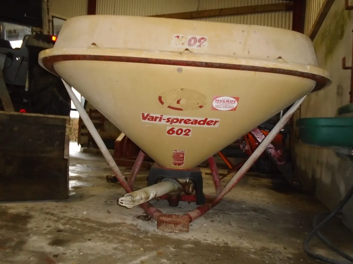 Vicon Fertilizer Spreader - Image 1