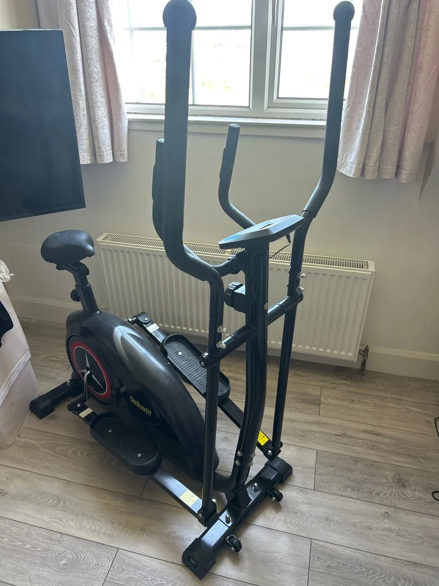 Cross trainer - Image 1
