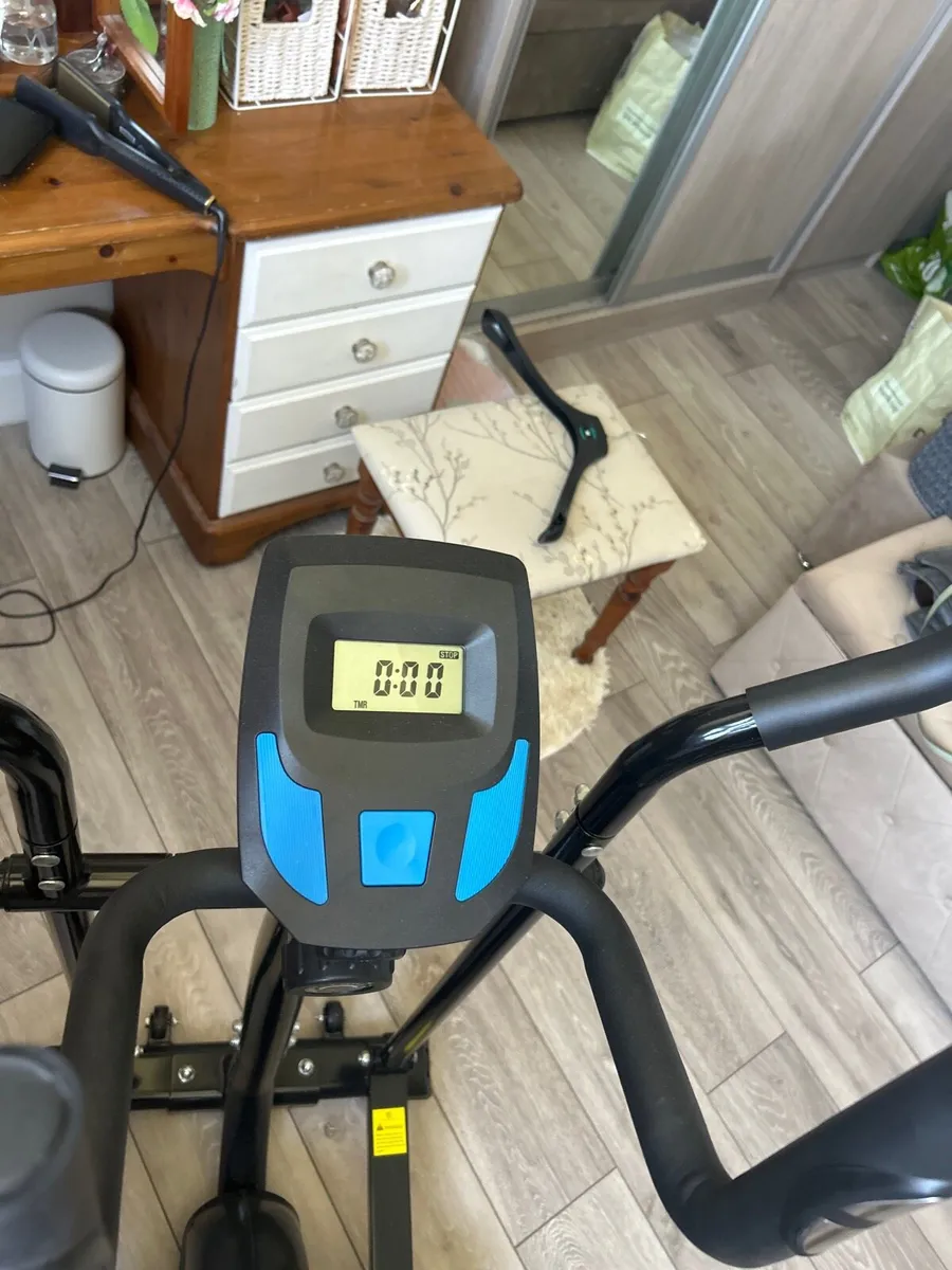 Cross trainer - Image 2